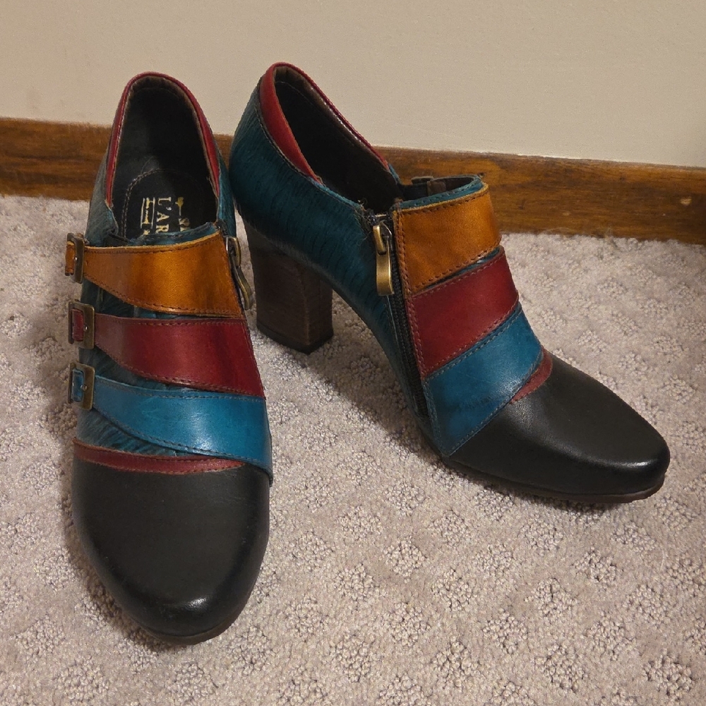 L'ARTISTE SpringStep Leather Booties 9